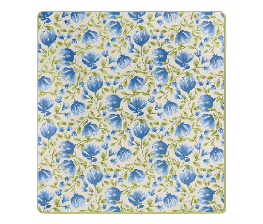 Motif floral Petite nappe de pique-nique avec des fleurs bleues et des feuilles vertes.