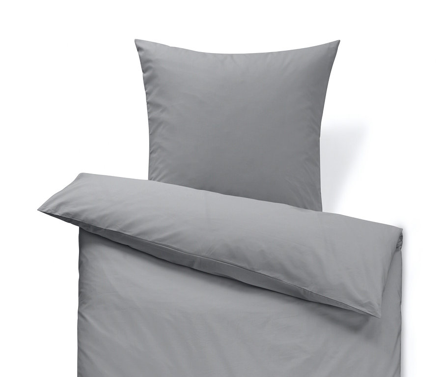 Parure de lit en percale grise de taille standard avec un oreiller sur le dessus.