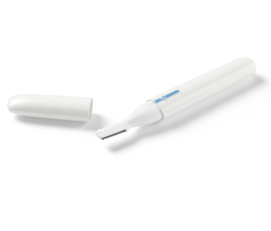 Rasoir cosmétique électrique avec capuchon retiré.