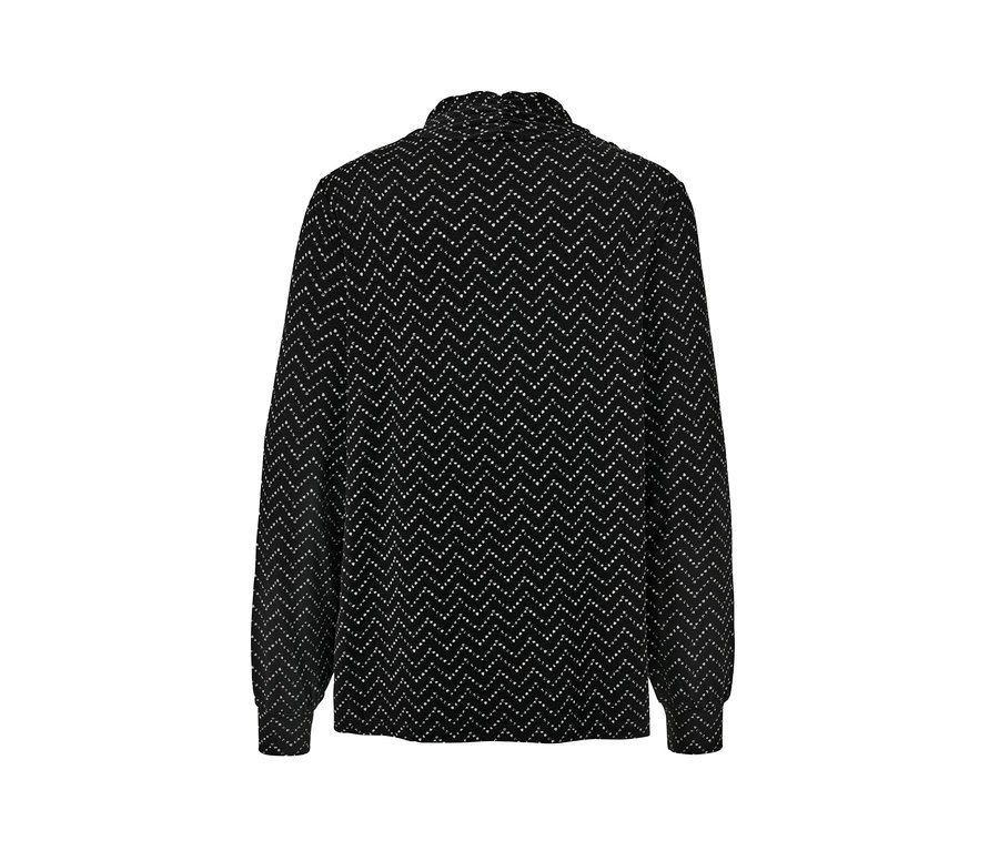Un t-shirt à manches longues avec encolure en V et imprimé intégral.