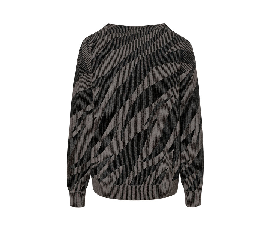 Gros plan sur un pull en maille jacquard.