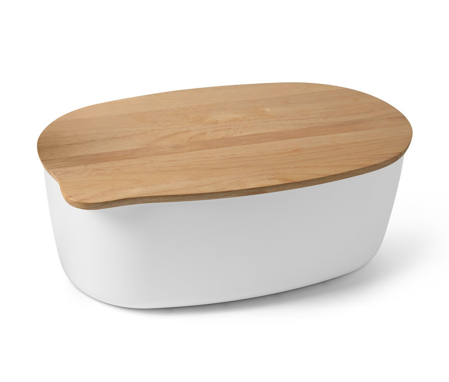 Une huche à pain blanche avec une planche à découper en bois.