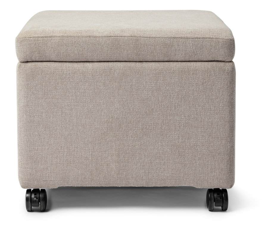 Un tabouret beige carré avec des roulettes.