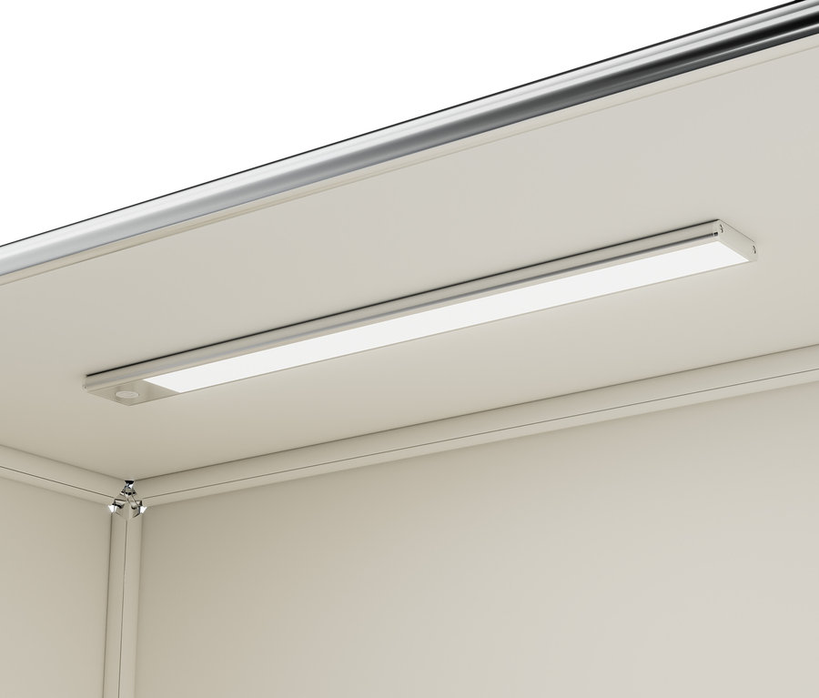 Éclairage intérieur d'une armoire avec une lumière LED rectangulaire.