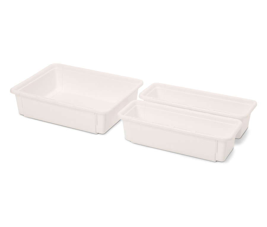 Trois bacs en plastique blancs de différentes tailles.