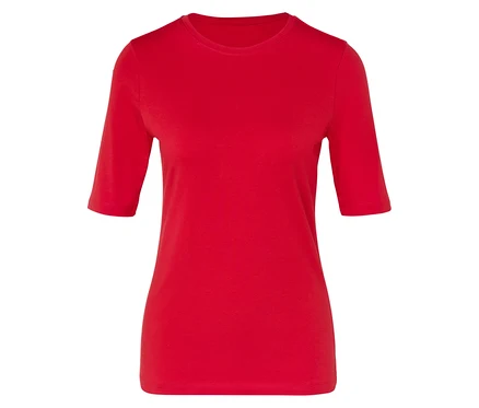T-shirt rouge à manches courtes.