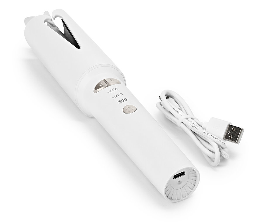 Un fer à friser sans fil blanc avec contrôle de la température et un câble de chargement USB sur un fond blanc.