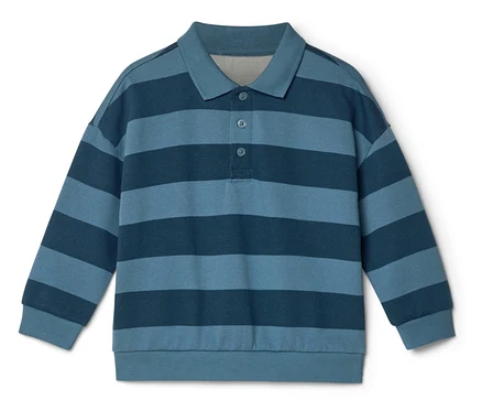 T-shirt rayé bleu à manches longues avec col et trois boutons sur fond blanc.