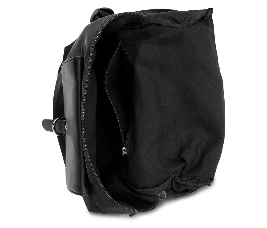 Sac à dos noir ouvert avec poche zippée.