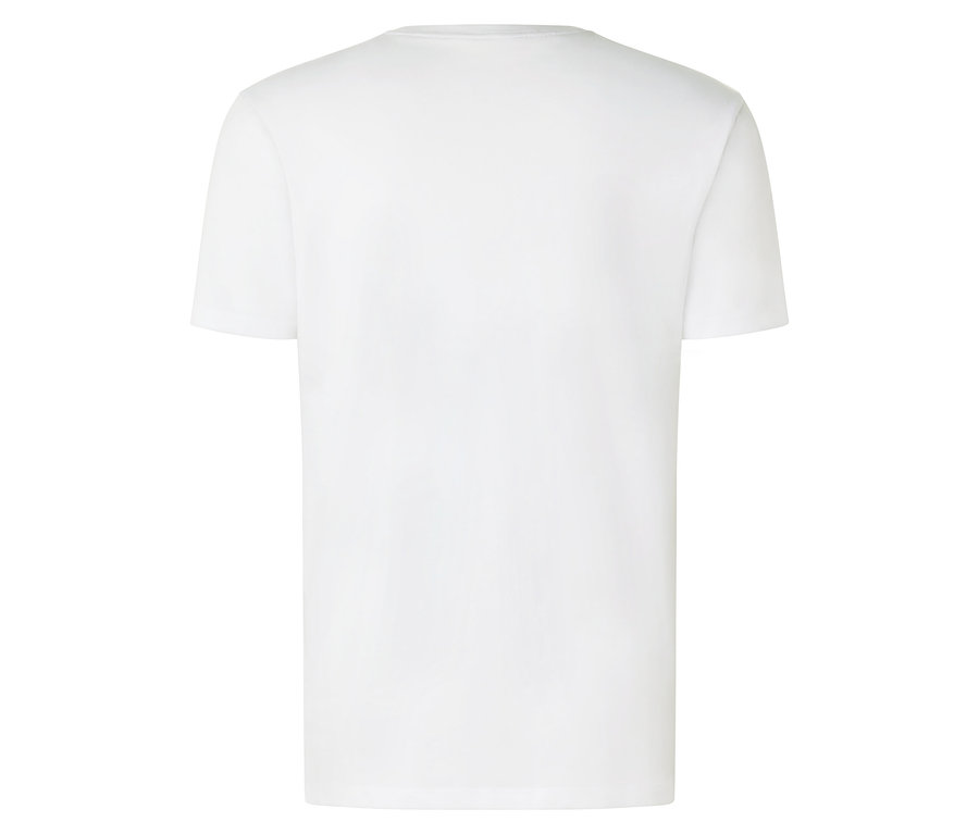 Gros plan sur un simple t-shirt blanc.