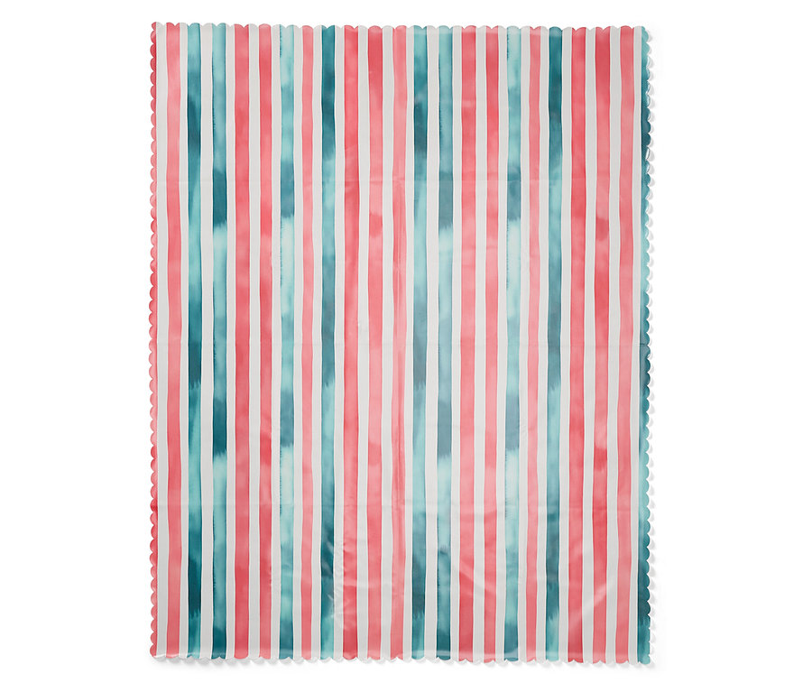 Un tissu rectangulaire à rayures verticales dans les tons rouge, bleu et blanc avec une bordure ondulée.