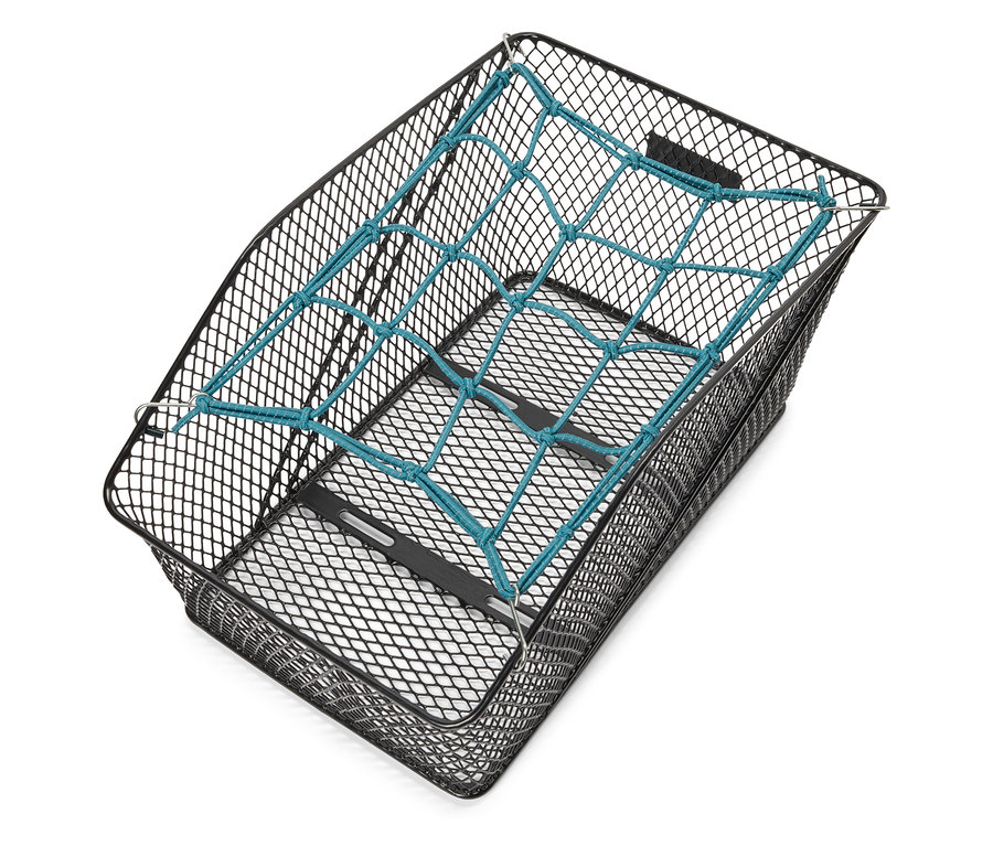 Vue de dessus d'un panier de vélo noir en treillis métallique avec un filet élastique bleu à l'intérieur.