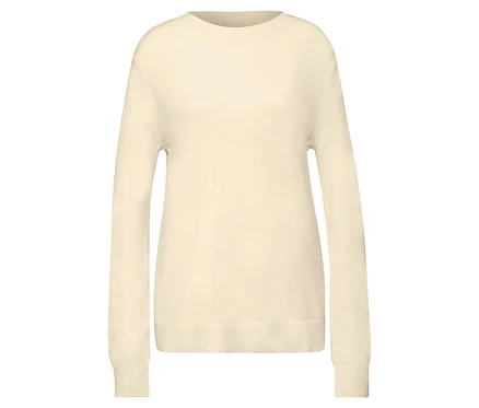 Pull en tricot beige à bord roulé.