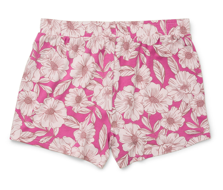 Gros plan sur un short rose à motif floral.