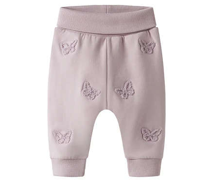 Pantalon bébé lilas clair avec taille élastique et applications papillon.