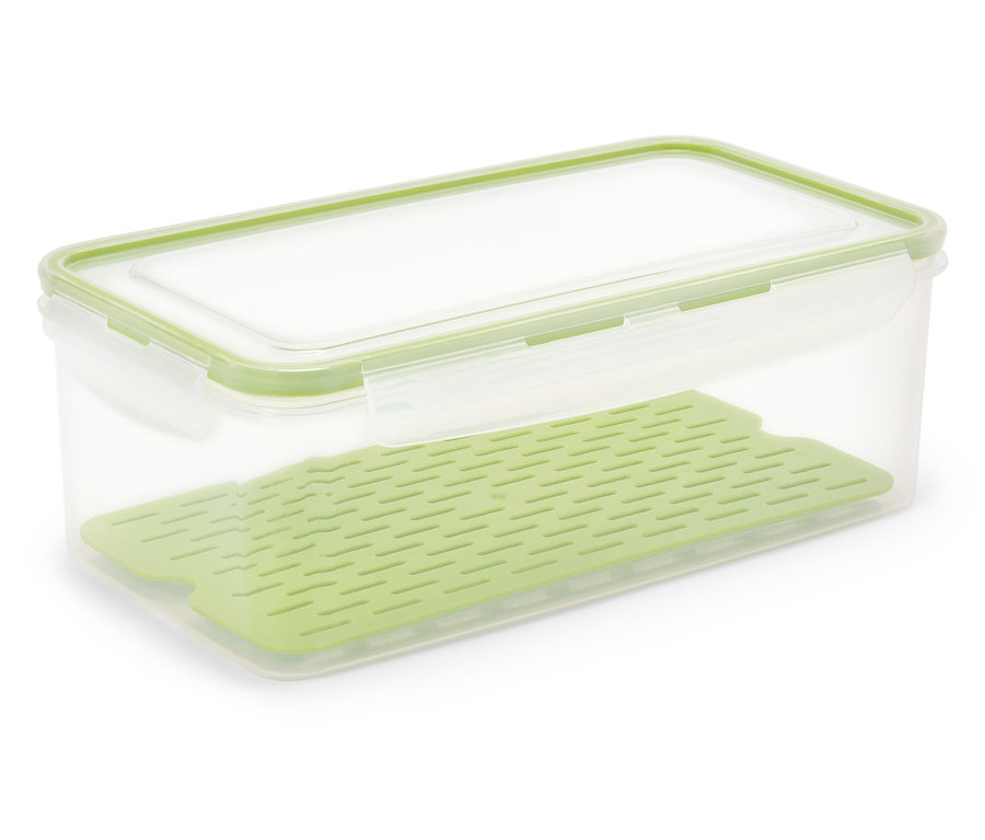 Un récipient alimentaire transparent avec un couvercle et un insert verts se trouve sur un fond blanc.