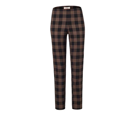 Un pantalon stretch à carreaux marron et noir.