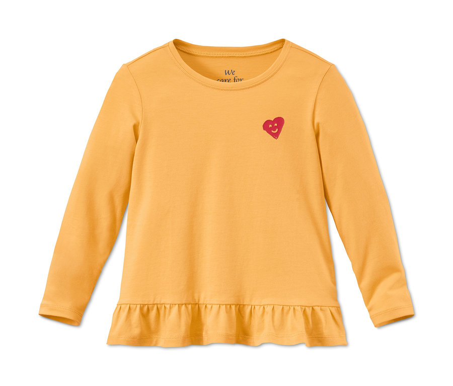 Un t-shirt jaune à manches longues en coton bio avec un cœur rouge et des volants.
