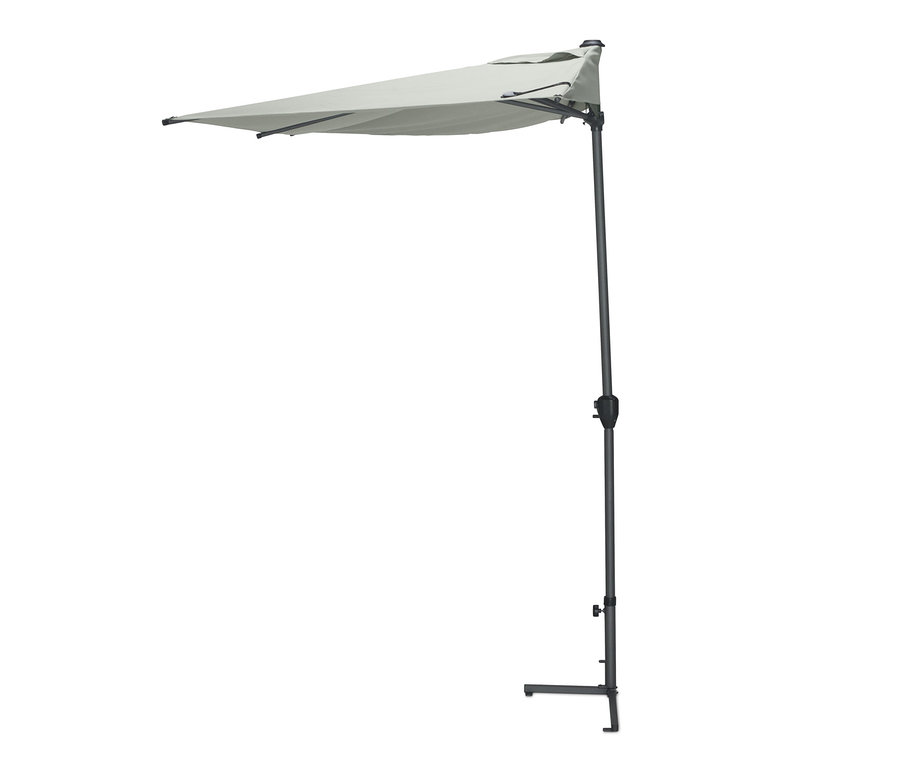Demi-parasol gris sur un poteau en métal.
