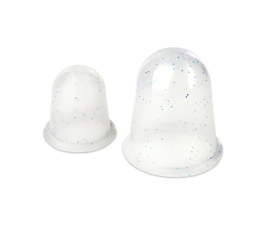 Deux ventouses du kit de massage anti-cellulite sur fond blanc.
