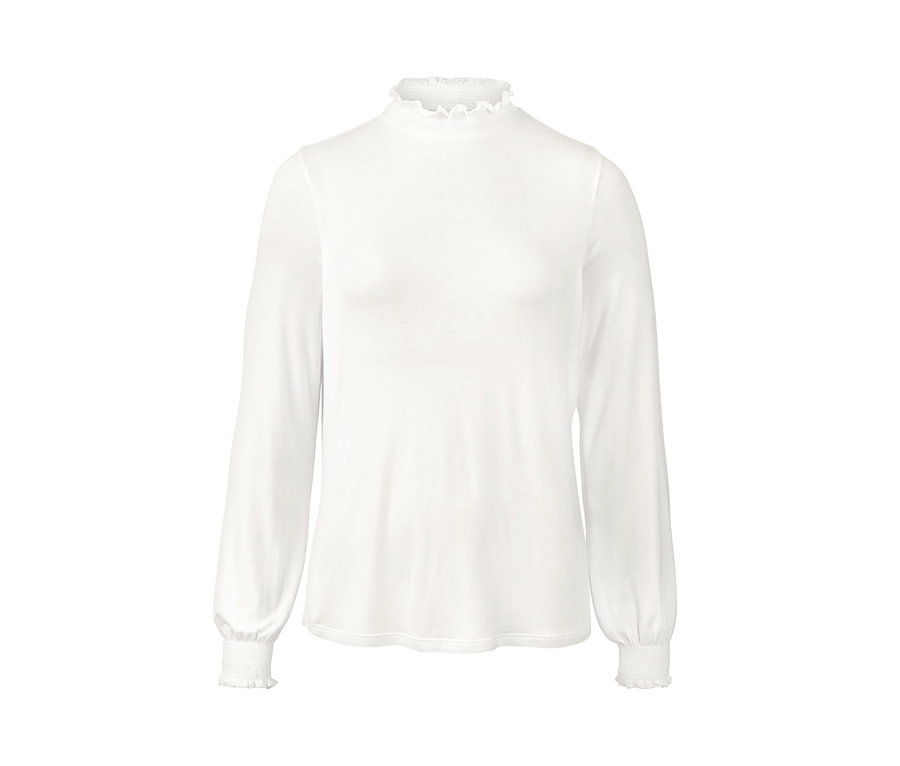 Blouse à col montant blanche.
