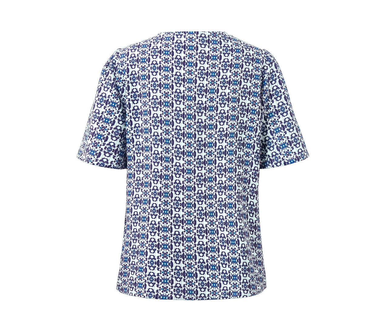 Détail d'une blouse à imprimé intégral pour femmes.