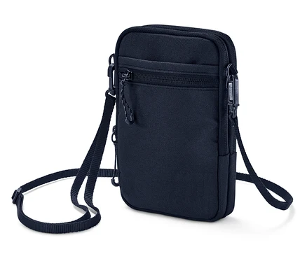Sac bandoulière bleu marine avec une sangle ajustable.