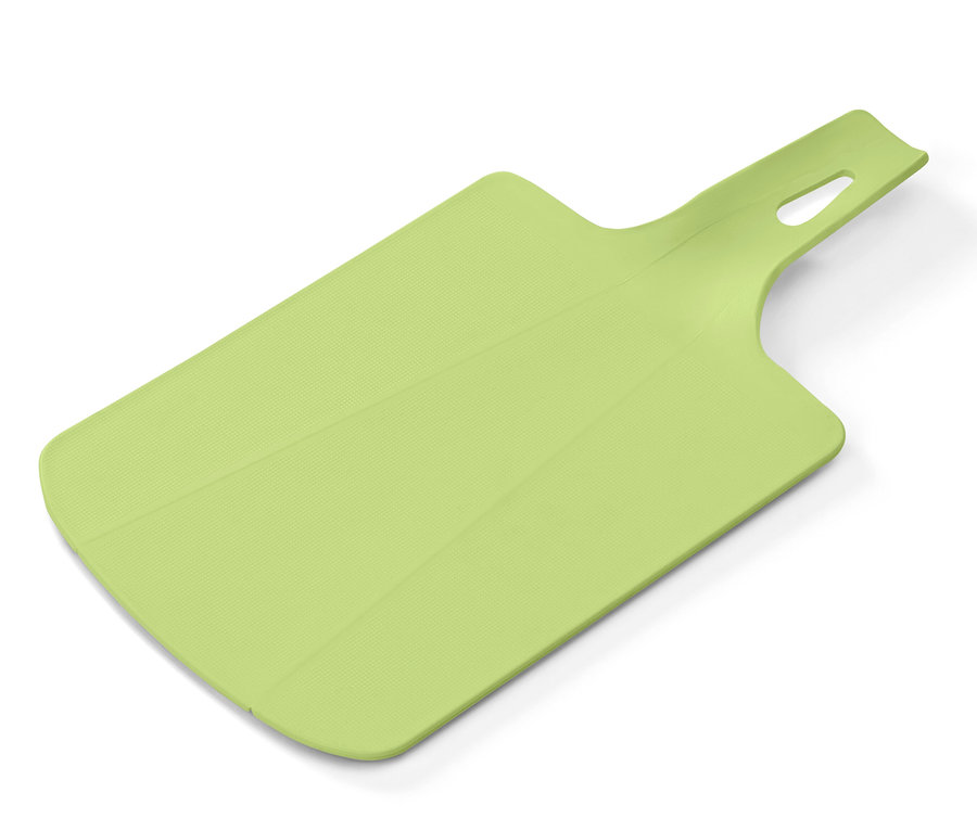 Une planche à découper pliable verte.