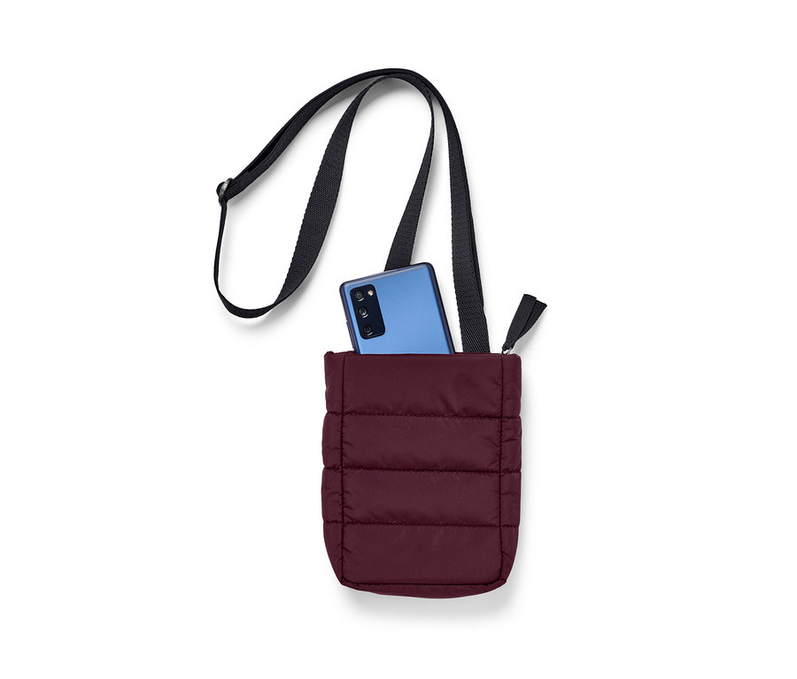 Une pochette isolante pour smartphone bordeaux avec un smartphone bleu à l'intérieur.
