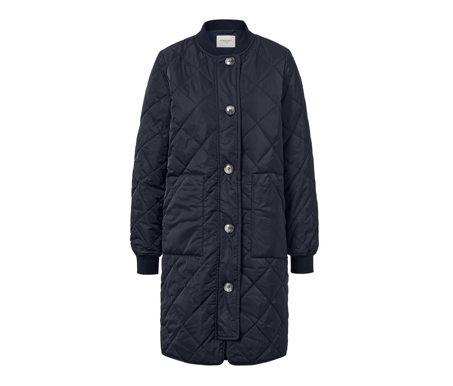 Un manteau matelassé bleu marine avec des boutons.