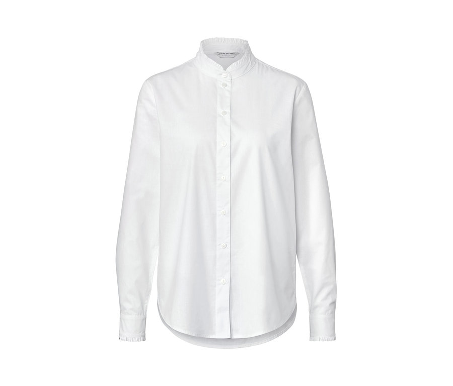 Chemisier blanc avec détails ruchés.