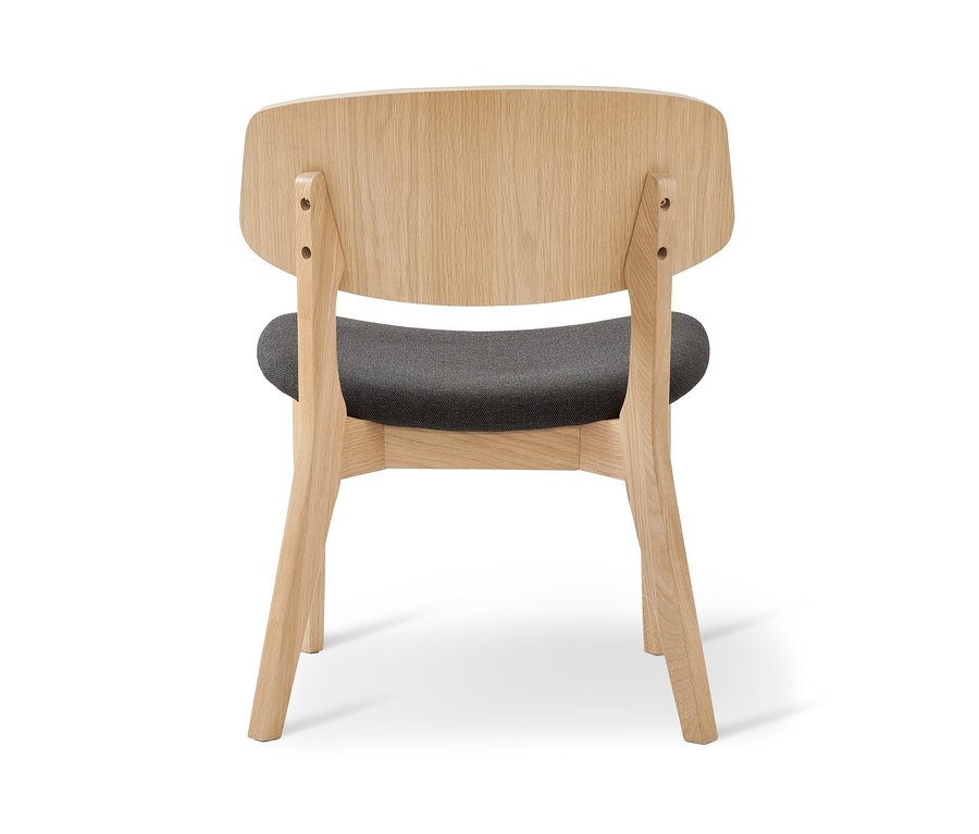 Vue arrière d'une chaise d'intérieur avec un siège en tissu gris.
