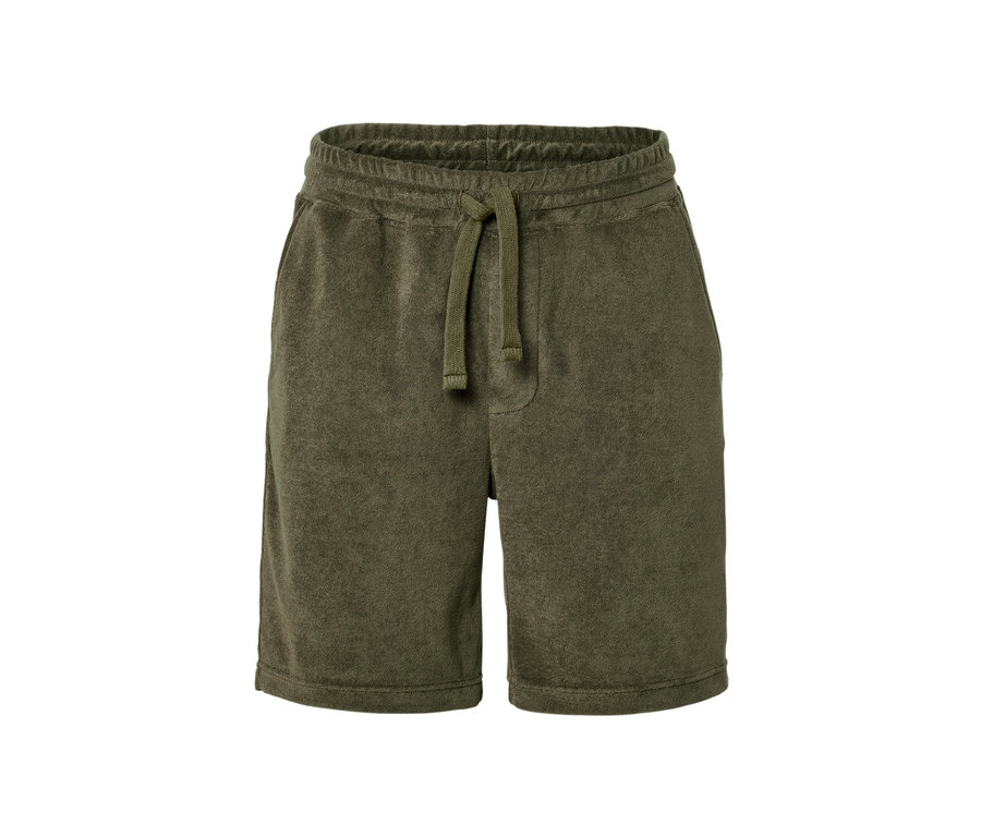 Un short vert en tissu éponge avec cordon de serrage.