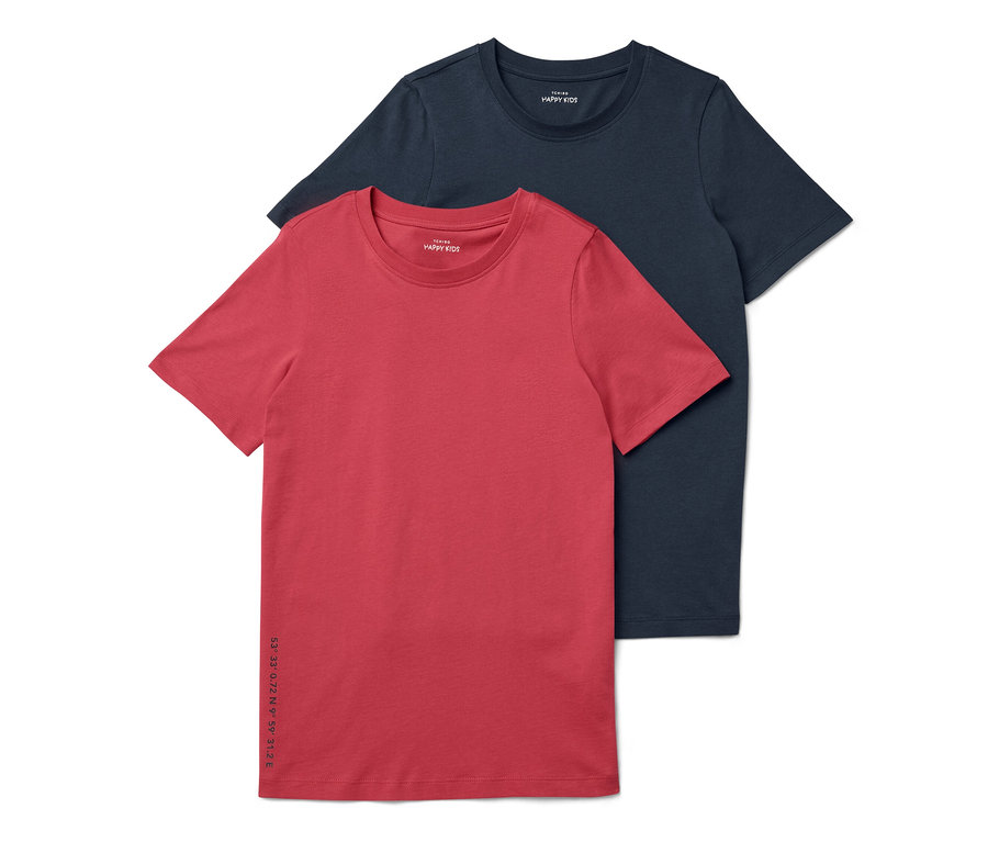 Deux t-shirts pour enfant, un rouge et un bleu marine.