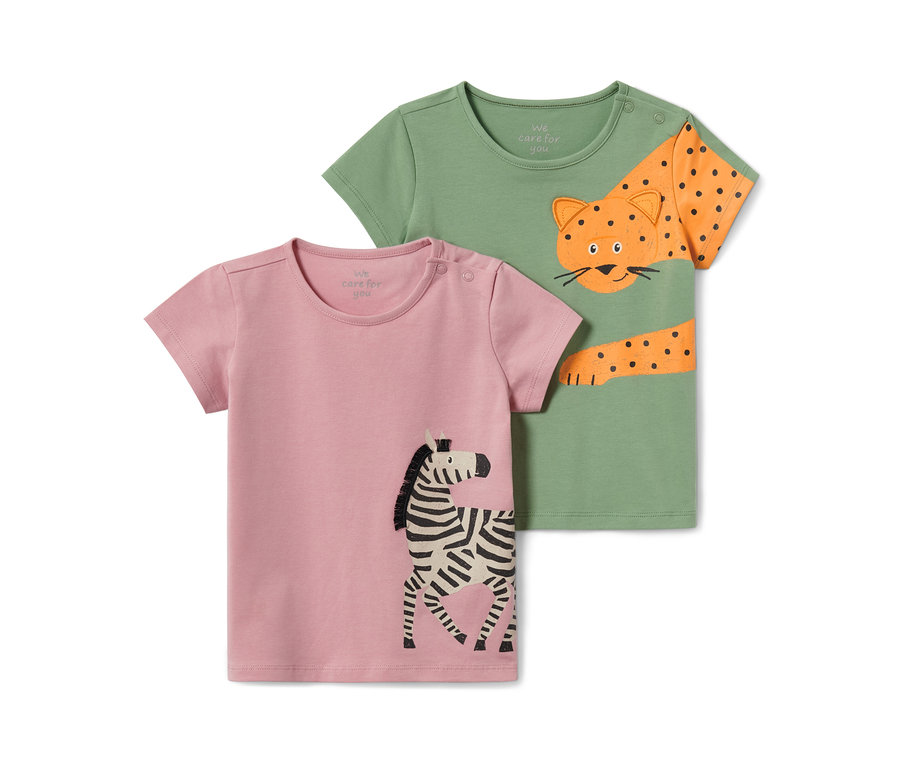 Deux t-shirts pour enfant : un rose avec un zèbre et un vert avec un tigre.