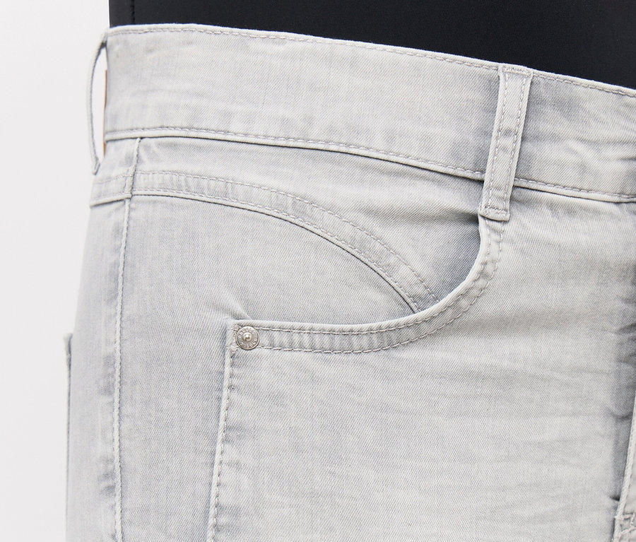 Détail d'un jean Angels «	Ornella Seam	» Slim Fit 7/8, gris clair.