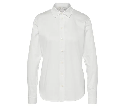 Chemise blanche à manches longues avec boutons.