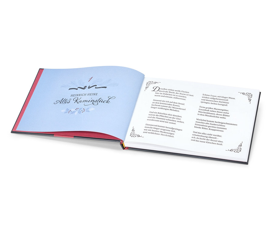 Livre ouvert avec du texte sur les pages.