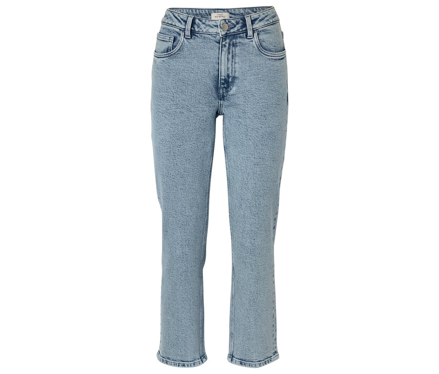 Jean mom bleu clair, isolé sur fond blanc.
