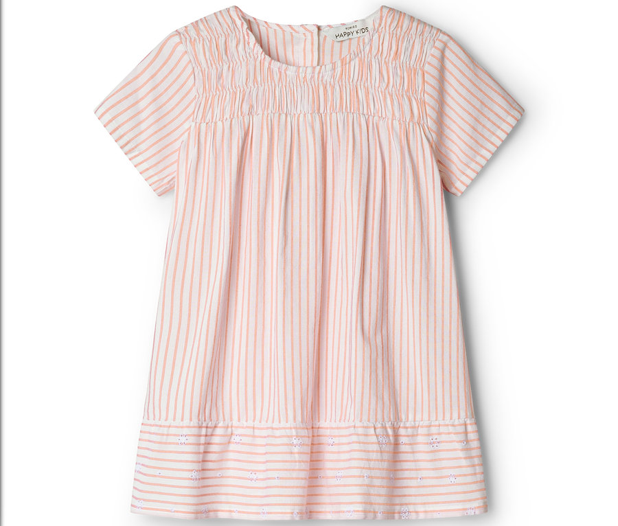 Une robe rayée à manches courtes avec des fronces à l'encolure et des broderies ajourées à l'ourlet.