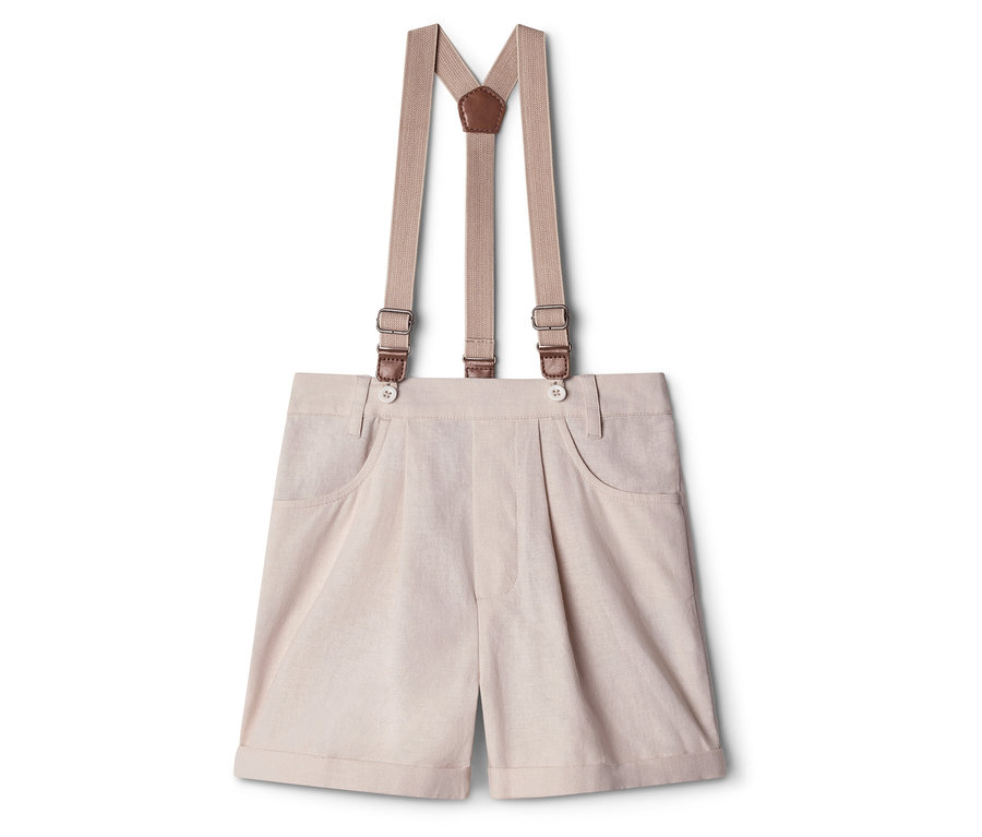 Short pour enfant beige clair avec plis, poches, ourlets retroussés et bretelles assorties avec des détails en similicuir marron.