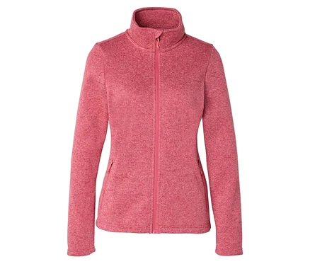 Une veste polaire rouge avec une fermeture éclair intégrale et un col montant est visible sur un fond blanc.