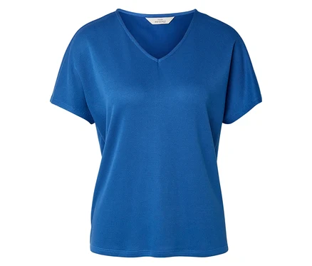 T-shirt bleu à col en V.