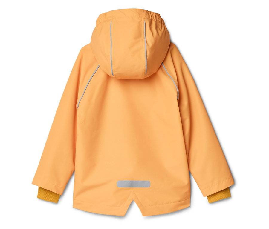 Vue arrière d'un imperméable orange à capuche avec des poignets jaunes sur fond blanc.