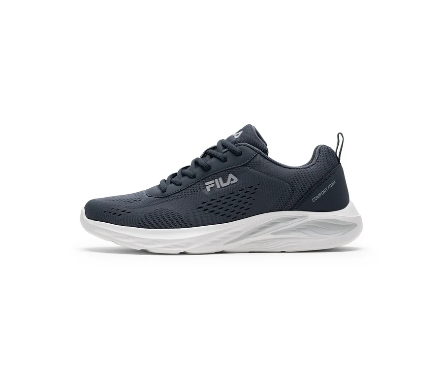 Chaussure de sport gris foncé avec semelle et lacets blancs, logo Fila sur le côté, inscription « Comfort Foam » sur le talon.