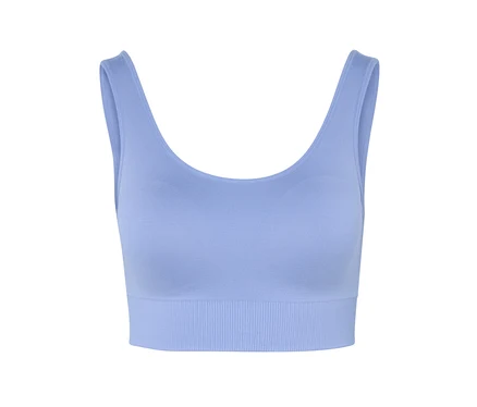 Gros plan d'un bustier de sport sans couture lavande.