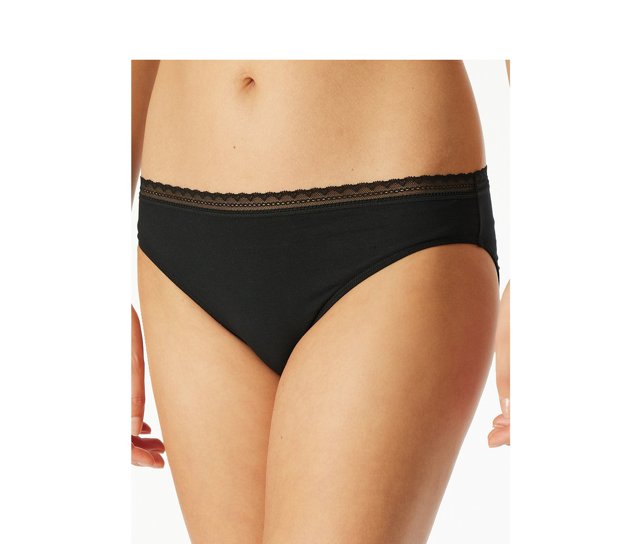 Personne portant un slip Rio SCHIESSER noir avec une bordure en dentelle noire à la taille.