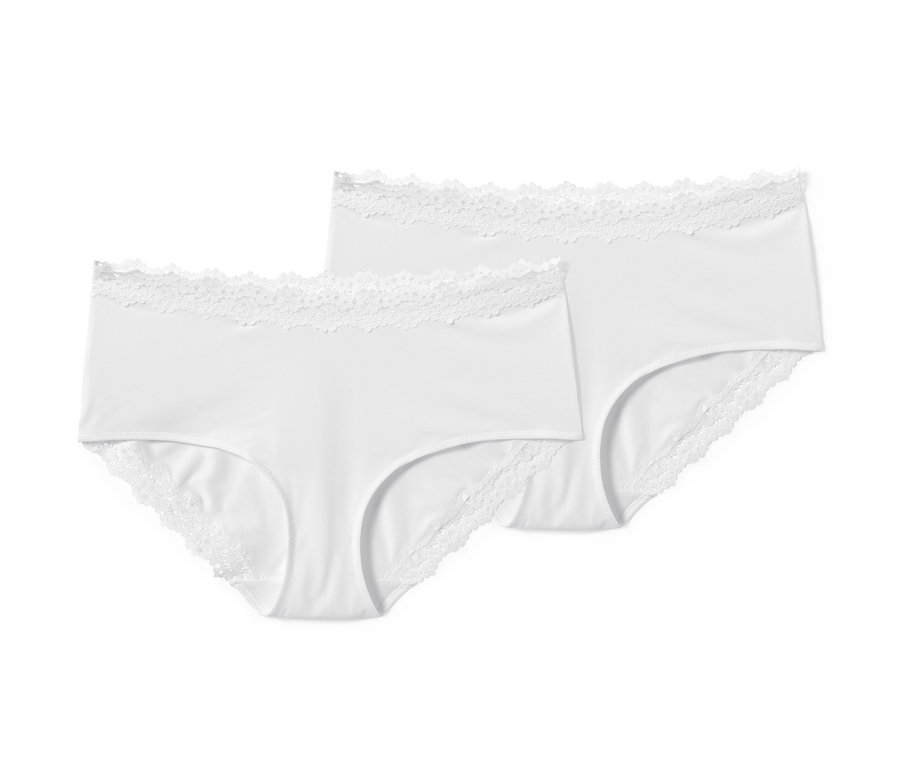 Deux culottes blanches avec de la dentelle.