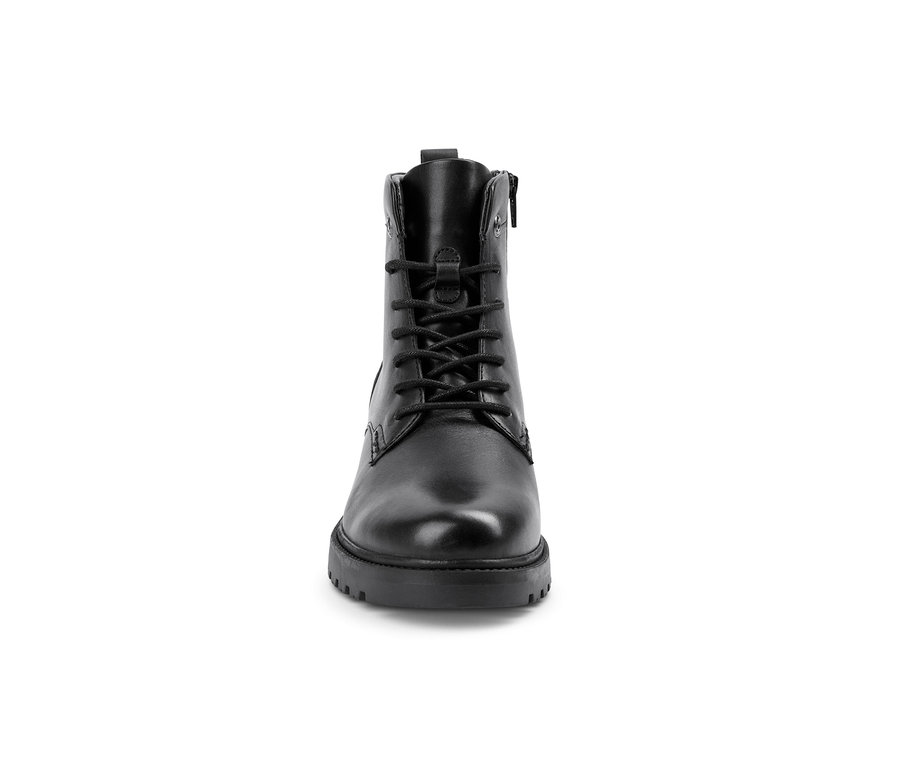 Bottines en cuir noires à lacets.
