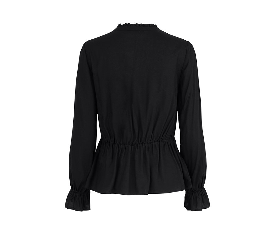 Blouse noire à manches longues avec des volants.